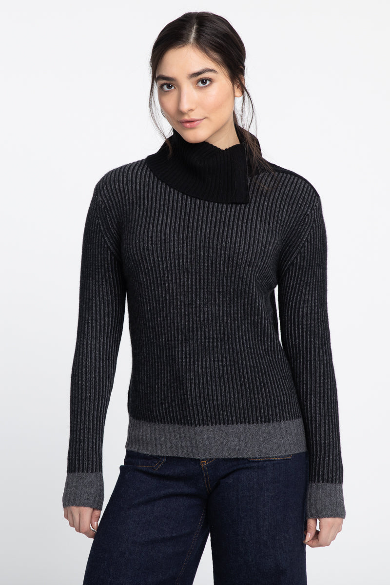 PLAITED ZIP COLLAR T-NECK