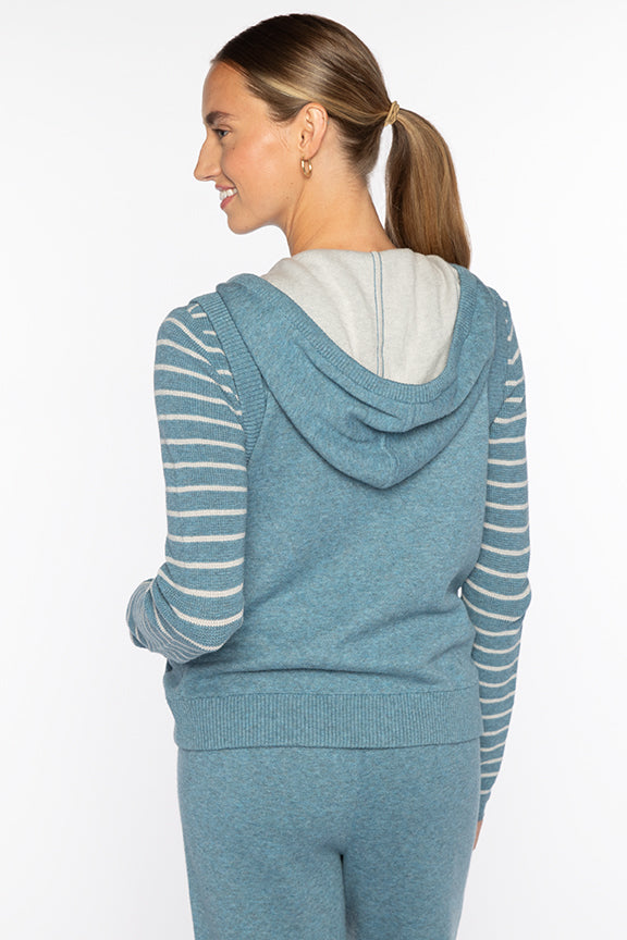 SLEEVELESS ZIP HOODIE