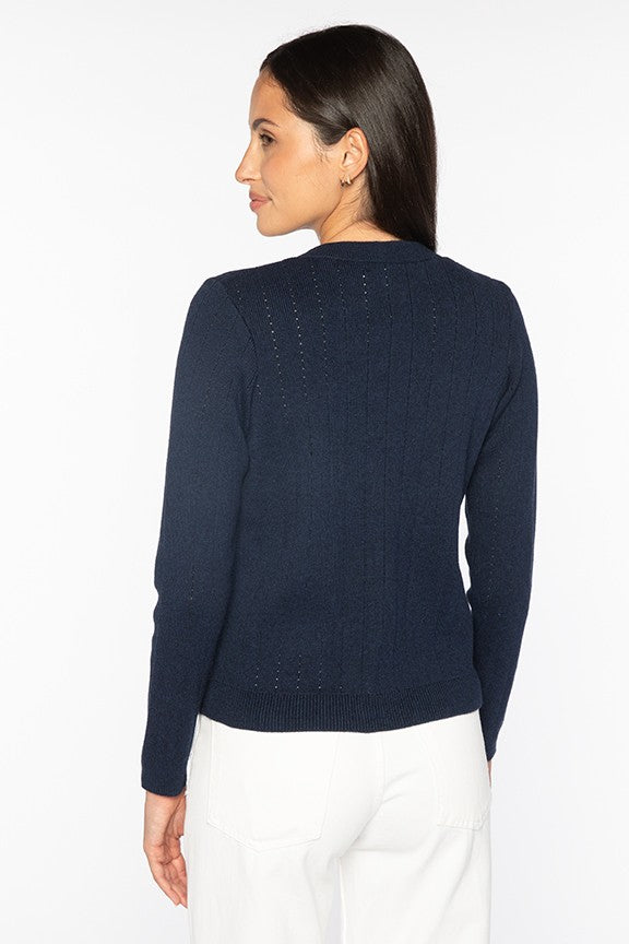 RIB BUTTON FRONT VEE - detail view